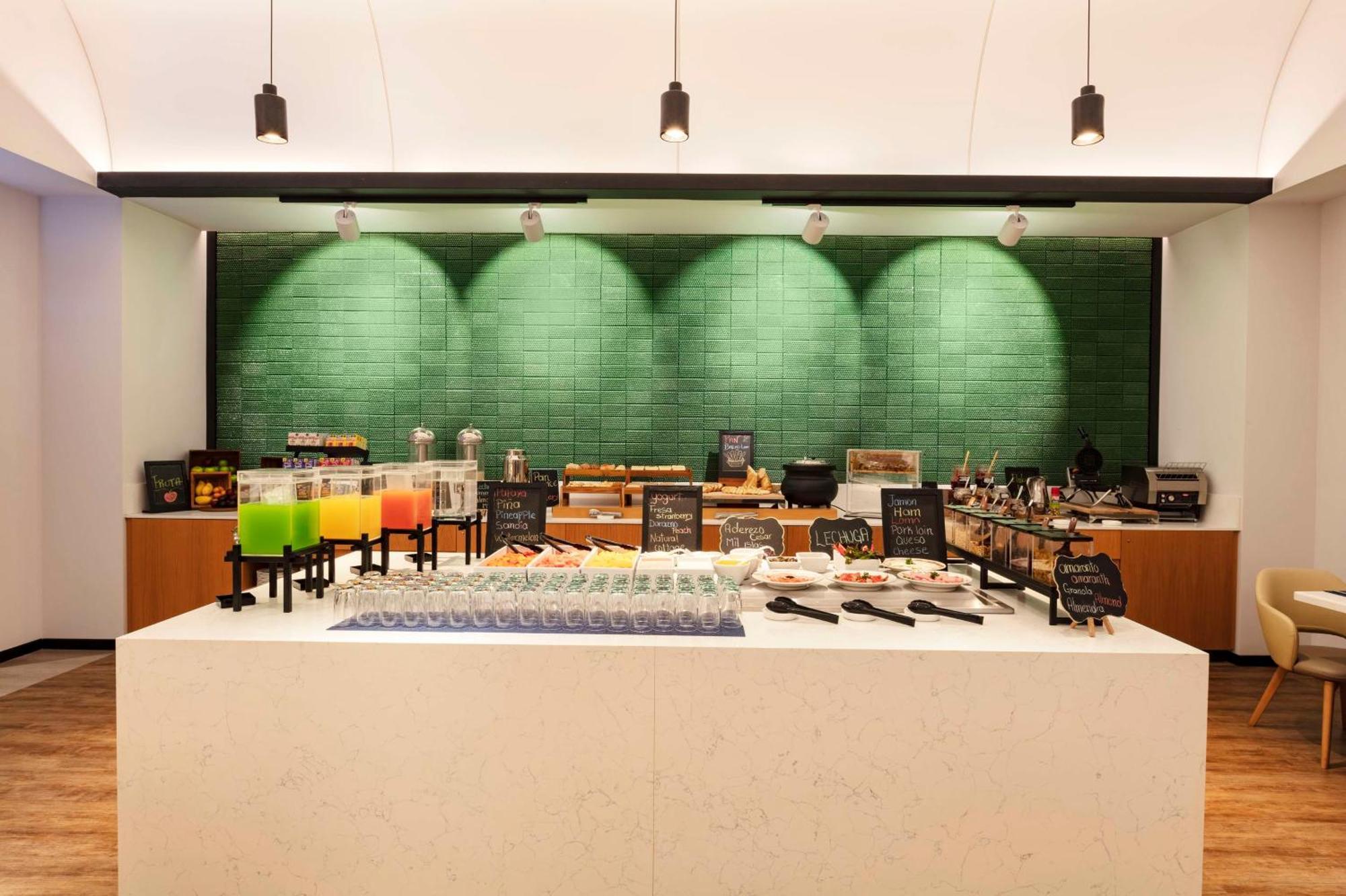 Hilton Garden Inn Guadalajara Airport El Zapote  Kültér fotó